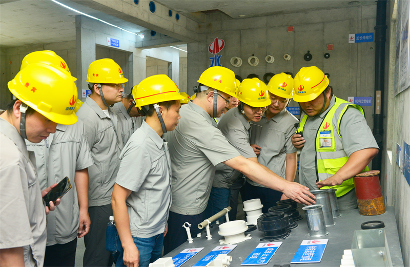 为进一步推进优质客户高效履约，提升交付品质、达成客户满意，2025年6月25日，俄罗斯专享会建设集团在上海组织召开2025年越秀地产、华润置业客户履约推进会。